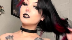 Amateur webcam babe showing her sexual goods