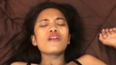 Thai girlfriend enjoys morning sex with her boyfriend
