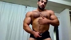 Str8 arab bodybuilder massive flexing